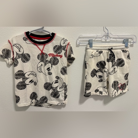 🛍️any 4 items for $16🛍️ Disney Mickey Mouse Kids Pajama Set - Cream and Black - Picture 1 of 3